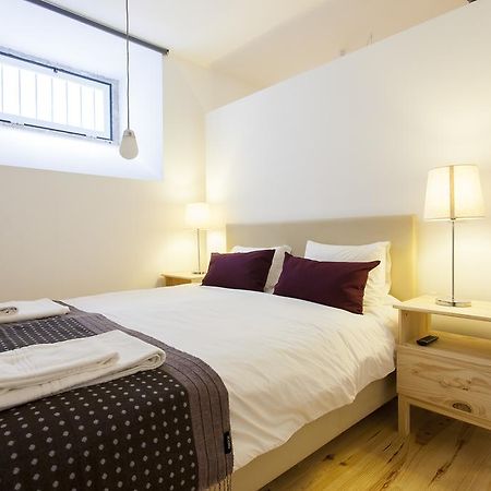 Joivy Cosy 1-Bed Flat With Workspace In Santa Catarina, Moments From Luis De Camoes Sq Lisbona Camera foto