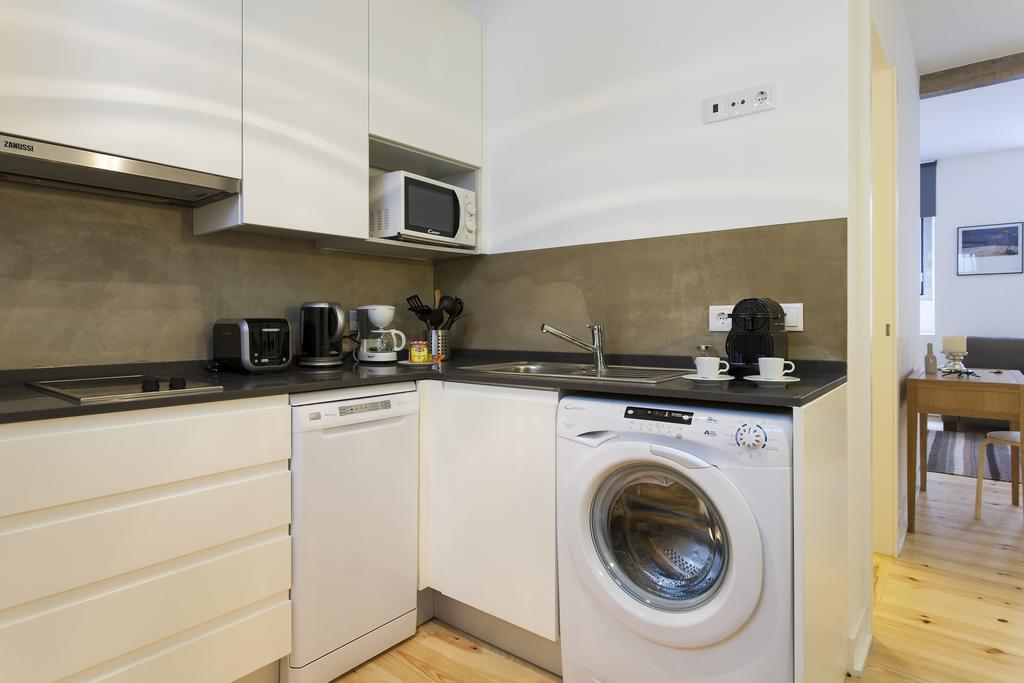 Joivy Cosy 1-Bed Flat With Workspace In Santa Catarina, Moments From Luis De Camoes Sq Lisbona Camera foto