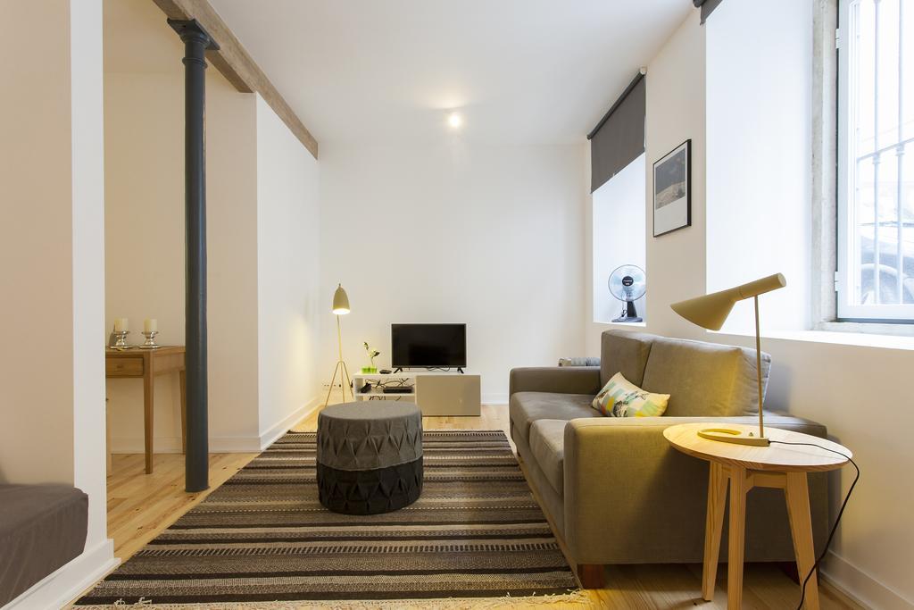 Joivy Cosy 1-Bed Flat With Workspace In Santa Catarina, Moments From Luis De Camoes Sq Lisbona Camera foto