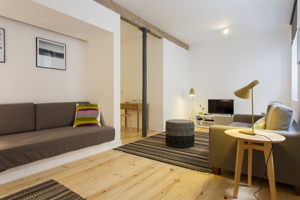Joivy Cosy 1-Bed Flat With Workspace In Santa Catarina, Moments From Luis De Camoes Sq Lisbona Camera foto