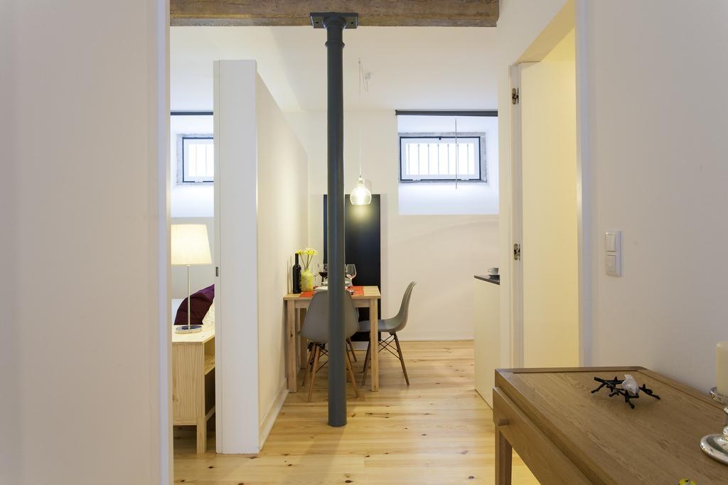 Joivy Cosy 1-Bed Flat With Workspace In Santa Catarina, Moments From Luis De Camoes Sq Lisbona Camera foto