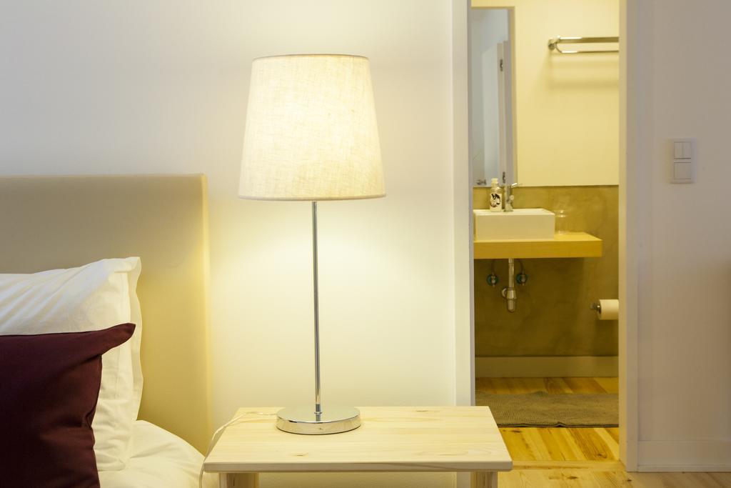 Joivy Cosy 1-Bed Flat With Workspace In Santa Catarina, Moments From Luis De Camoes Sq Lisbona Camera foto