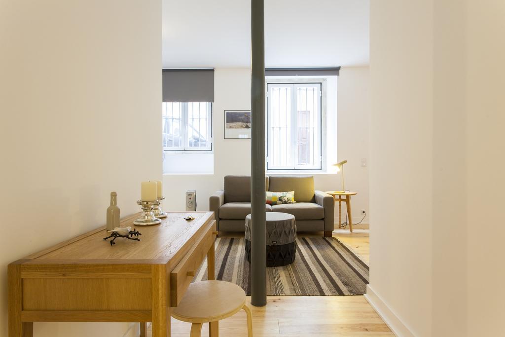 Joivy Cosy 1-Bed Flat With Workspace In Santa Catarina, Moments From Luis De Camoes Sq Lisbona Camera foto