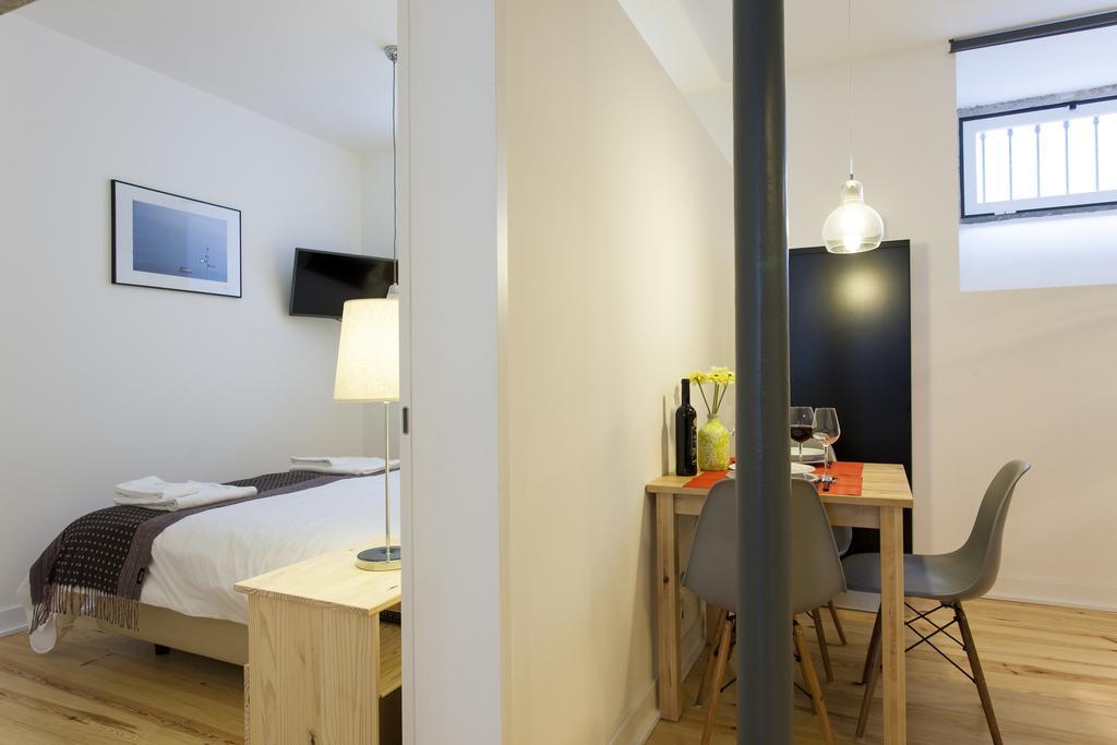 Joivy Cosy 1-Bed Flat With Workspace In Santa Catarina, Moments From Luis De Camoes Sq Lisbona Camera foto