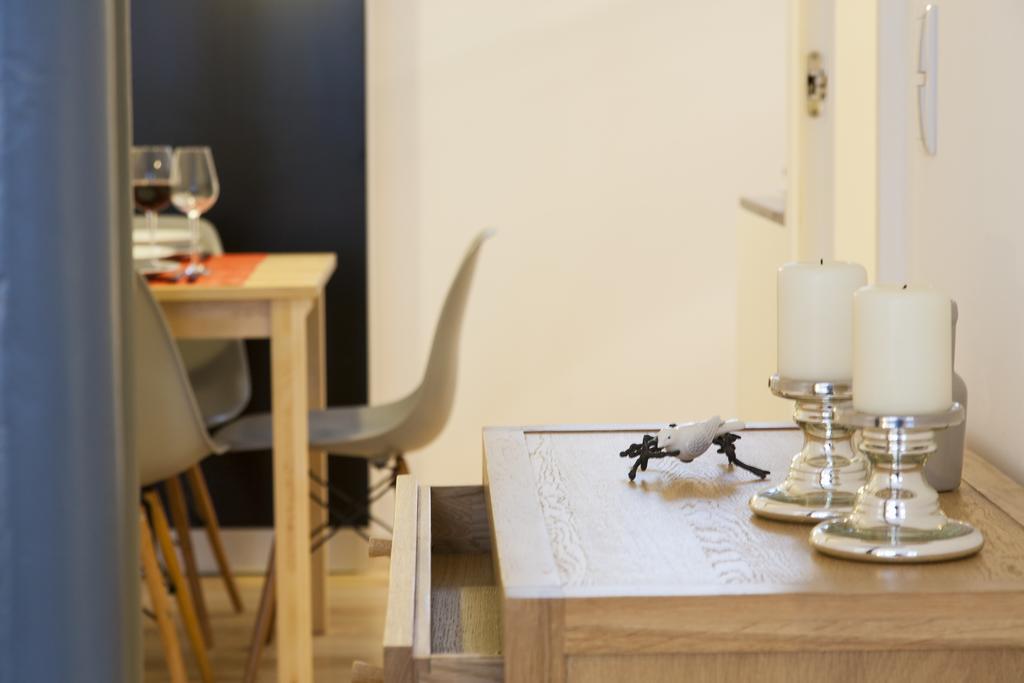 Joivy Cosy 1-Bed Flat With Workspace In Santa Catarina, Moments From Luis De Camoes Sq Lisbona Camera foto