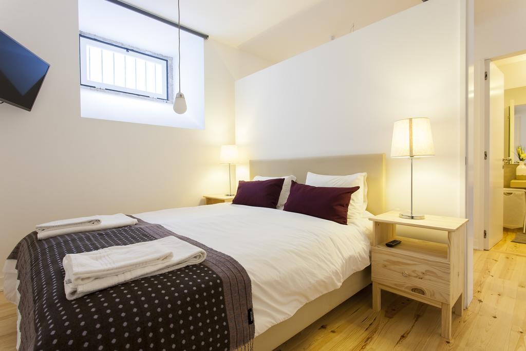 Joivy Cosy 1-Bed Flat With Workspace In Santa Catarina, Moments From Luis De Camoes Sq Lisbona Camera foto