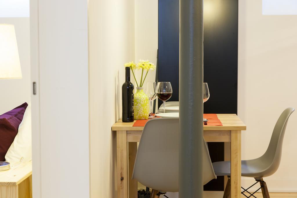 Joivy Cosy 1-Bed Flat With Workspace In Santa Catarina, Moments From Luis De Camoes Sq Lisbona Camera foto